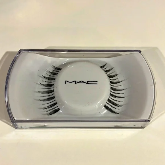 MAC Lashes - Picture 1 of 5
